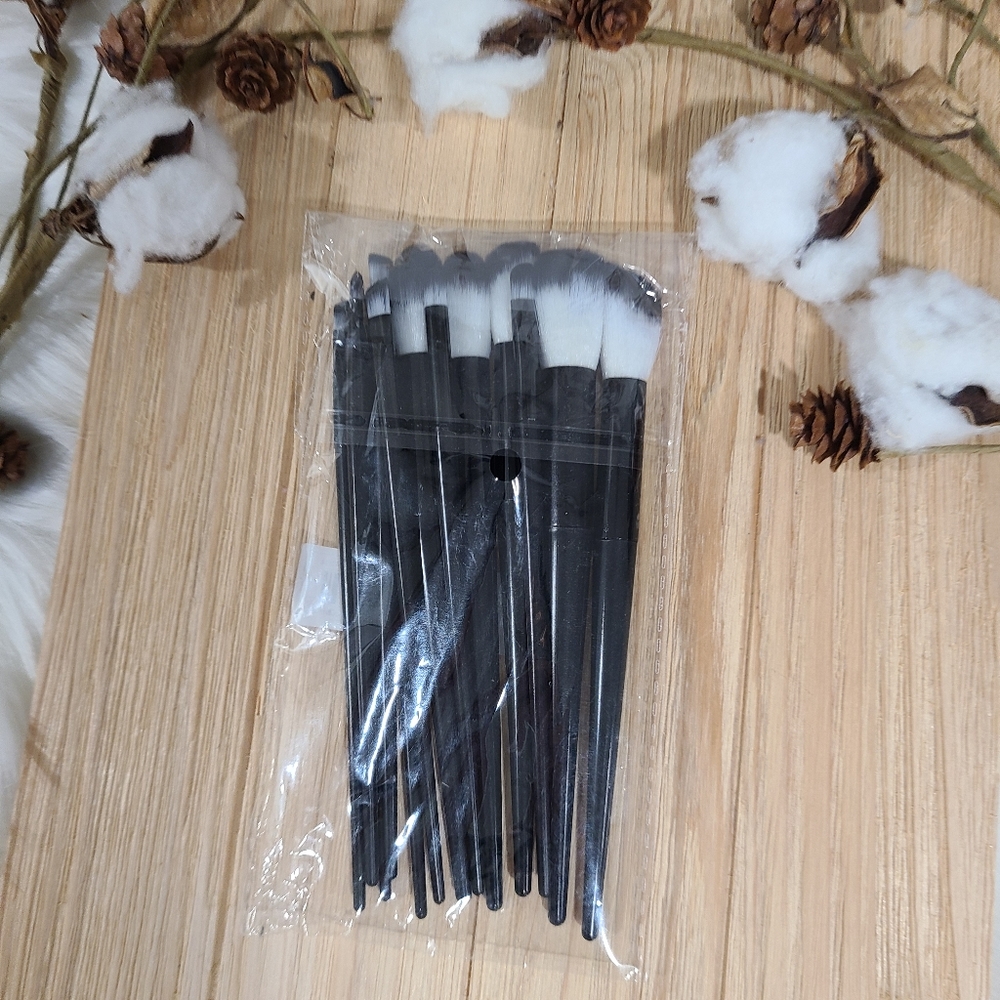 🎉🎉HOST PICK🎉🎉NEW🎉🎉 13PC BLACK AND WHITE Soft and Fluffy Makeup Brush Set - Picture 6 of 15